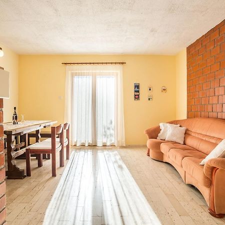 Apartment Srecko Vinisce Bagian luar foto