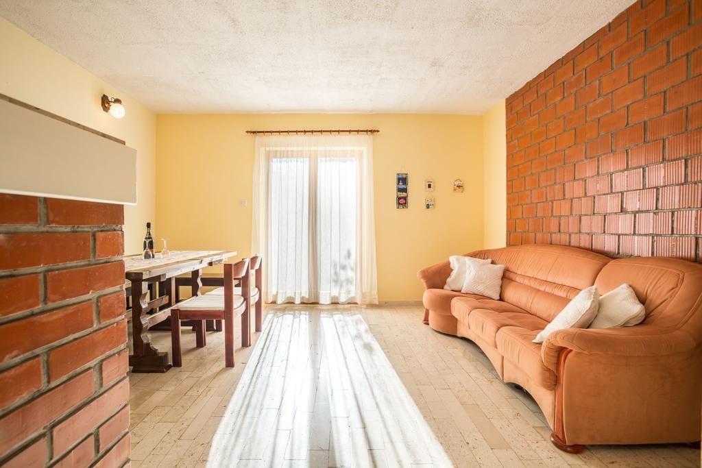 Apartment Srecko Vinisce Bagian luar foto