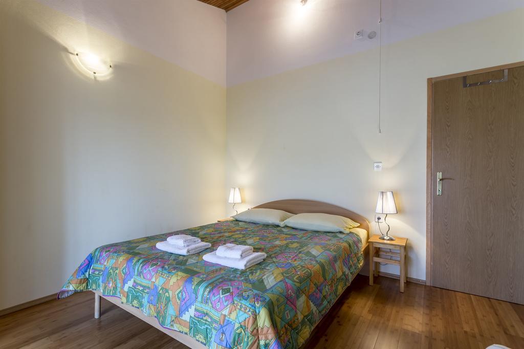 Apartment Srecko Vinisce Bagian luar foto