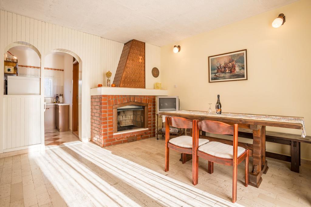 Apartment Srecko Vinisce Bagian luar foto