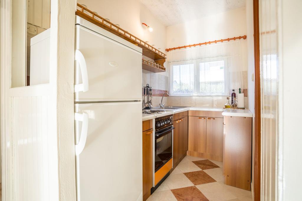 Apartment Srecko Vinisce Bagian luar foto