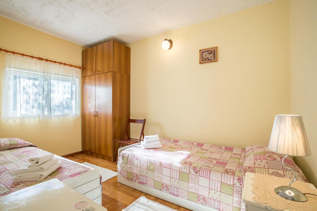 Apartment Srecko Vinisce Bagian luar foto