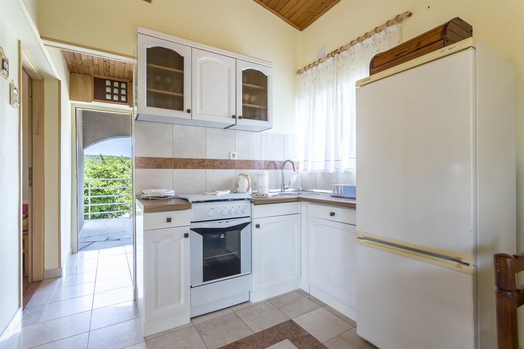 Apartment Srecko Vinisce Bagian luar foto
