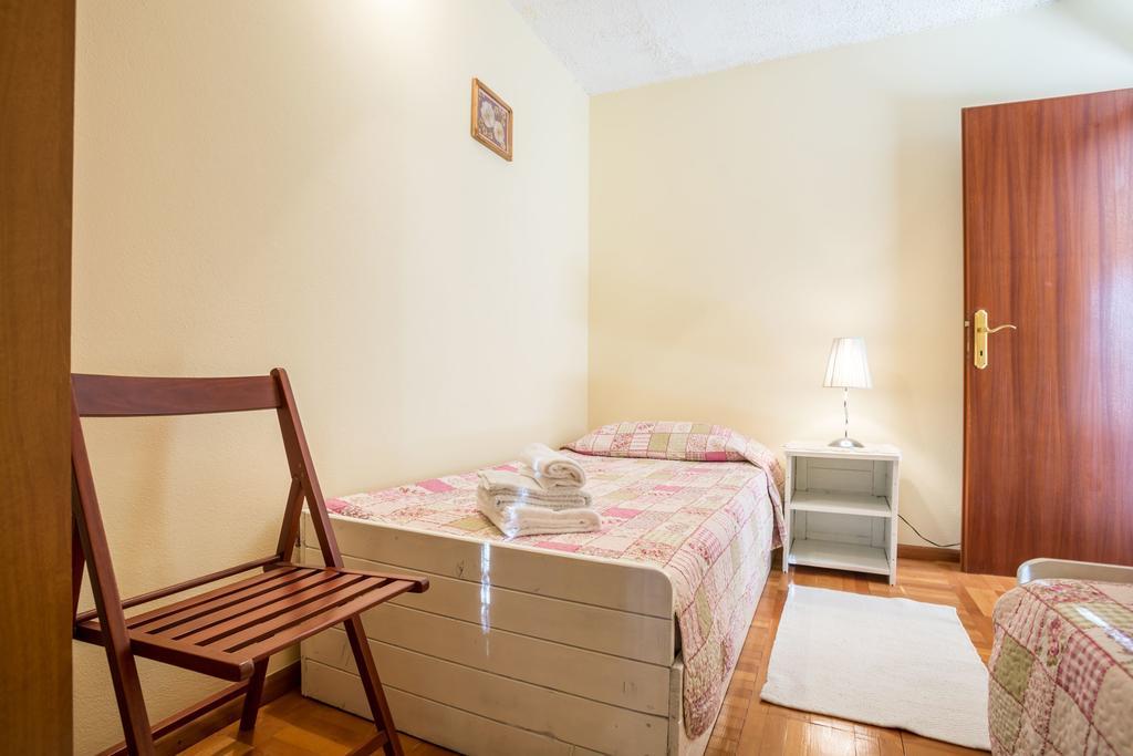 Apartment Srecko Vinisce Bagian luar foto