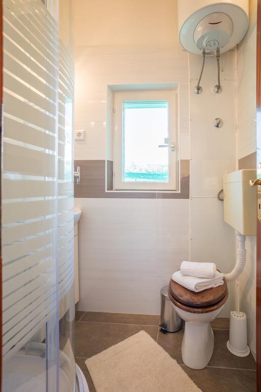Apartment Srecko Vinisce Bagian luar foto